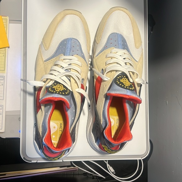 Men’s Nike Air Hurache - Picture 2 of 3